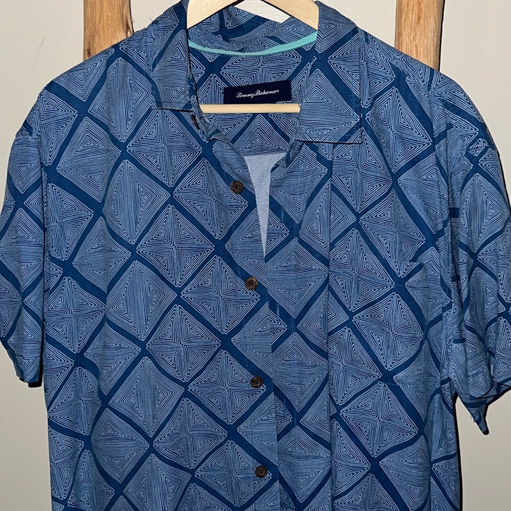 Tommy Bahama 100% Silk Blue White Summer Button Down
